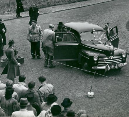 J.T.Wurzer, H.Zwart i P.J.Elkerbout – Ford Custom sedan.